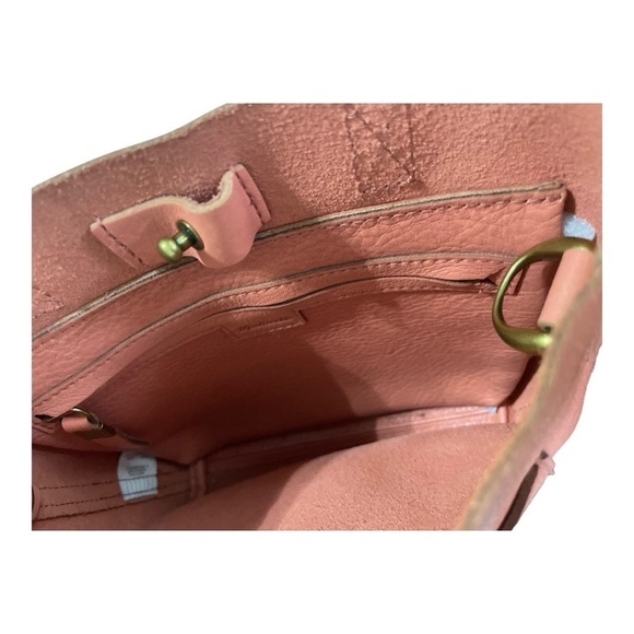 Madewell Medium Transport
Tote Pink Coral English
Saddle Leather - Picture 12 of 16